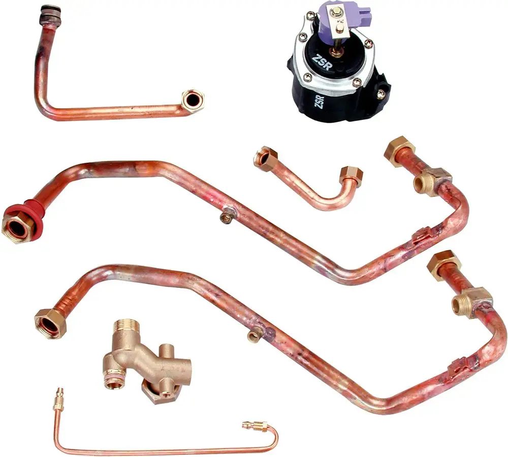 Installationszubehör mit Kupferrohren, Verbindungsstücken und einem Bauteil, wahrscheinlich von Bosch, für Umrüstungen in Heizungs- oder Kühlsystemen.
